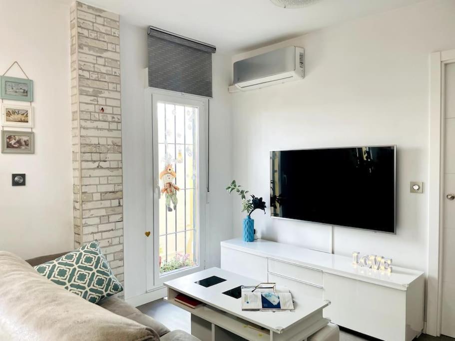 Nuevo!! Apartamento Lujo&Confort. Parking Seville Luaran gambar