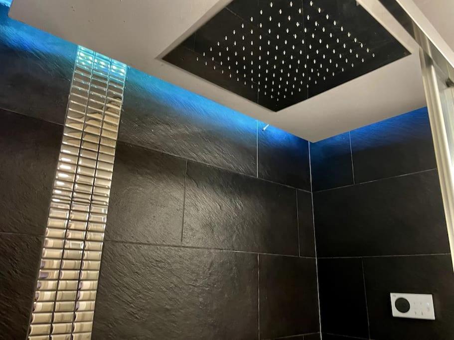 Nuevo!! Apartamento Lujo&Confort. Parking Seville Luaran gambar