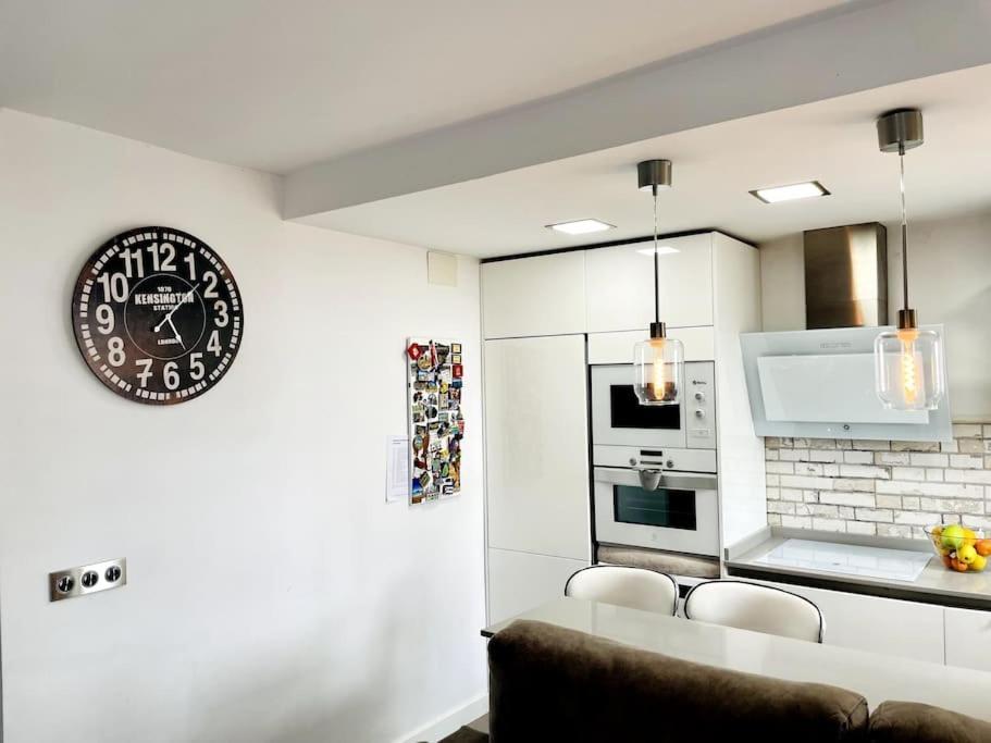 Nuevo!! Apartamento Lujo&Confort. Parking Seville Luaran gambar